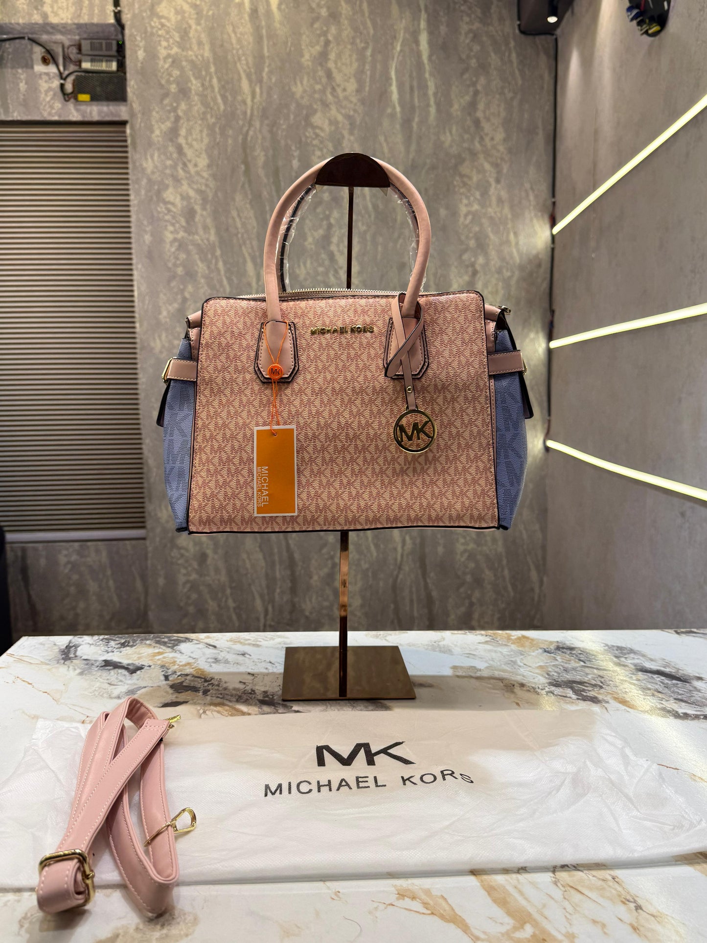 Michael Kors Maeve Large Tote Bag( Dust Bag Sling Belt)