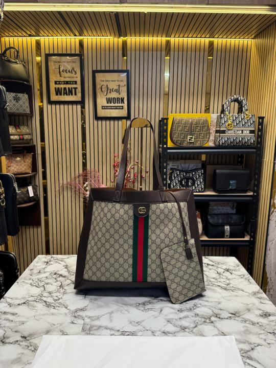 GUCCI CANVAS LEATHER TOTE BAG WITH POUCH