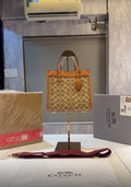 Coach field tote 22 bag with og folding box