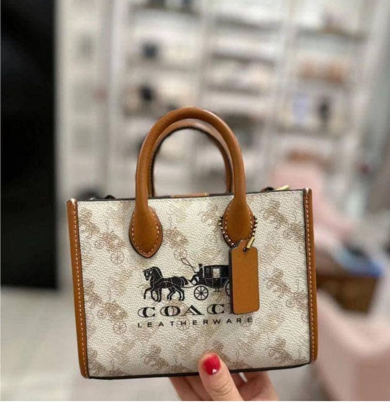 Coach field tote 22 bag with og folding box